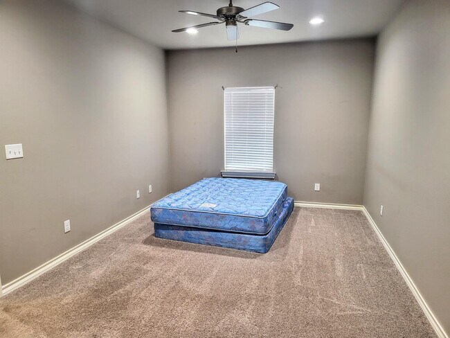 Building Photo - 2219 Quitman Ave