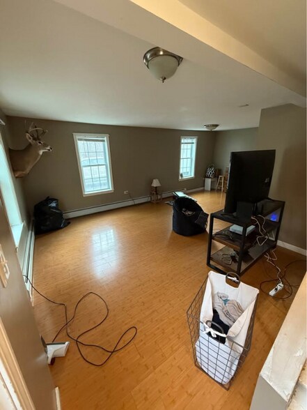 Building Photo - 1458 N Main St