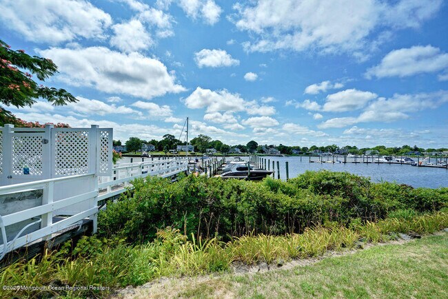 Building Photo - 2 Newport Ct