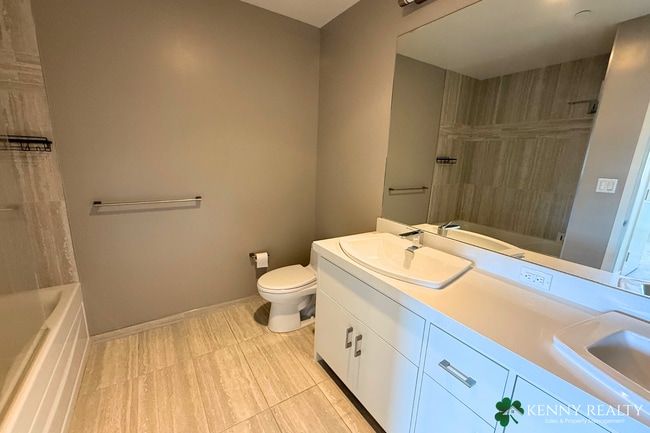 Building Photo - Spacious 2 Bedroom Condo in Prime Burlinga...