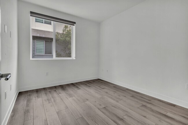 Building Photo - 1879 Union St