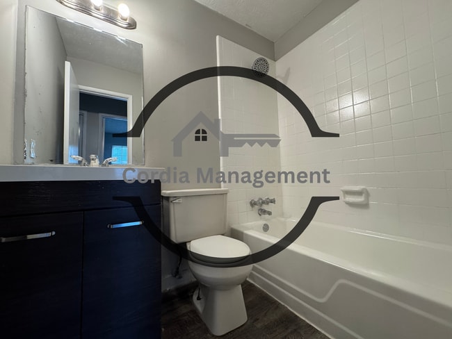 Building Photo - Fenced in   4 Bedroom 1.5 bathroom Home located  in Jonesboro