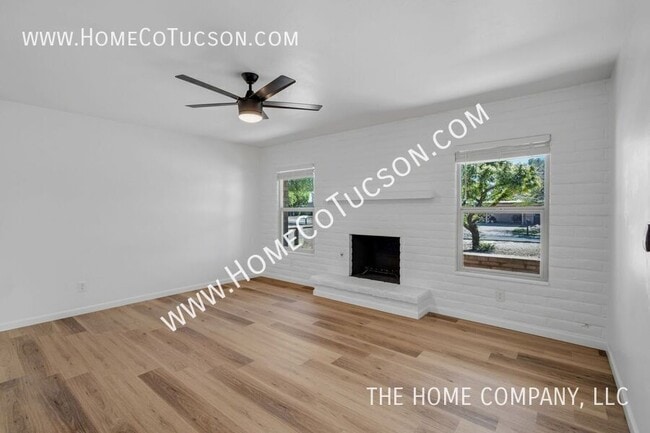 Building Photo - 7461 E Victoria Dr