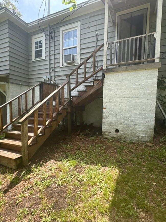 Building Photo - 338 N Church St