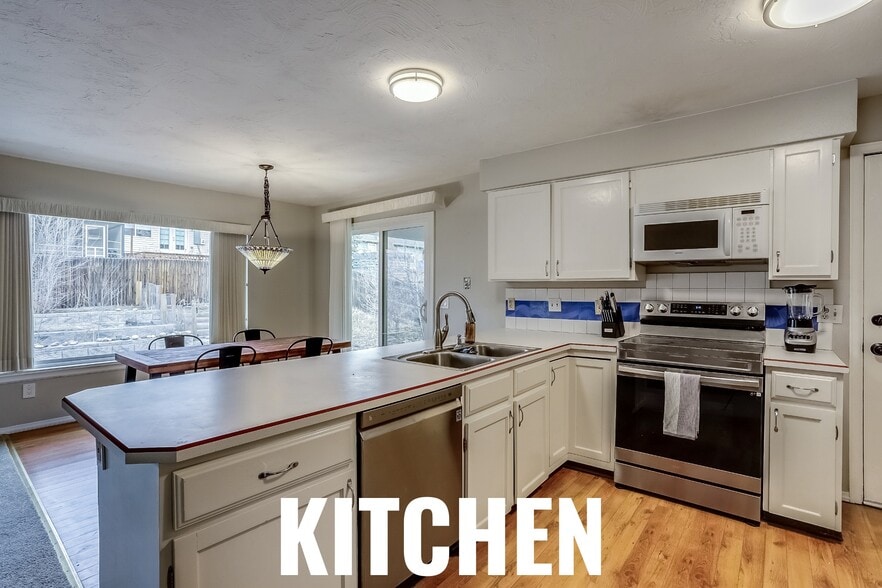 Building Photo - 3149 N Oak Cir