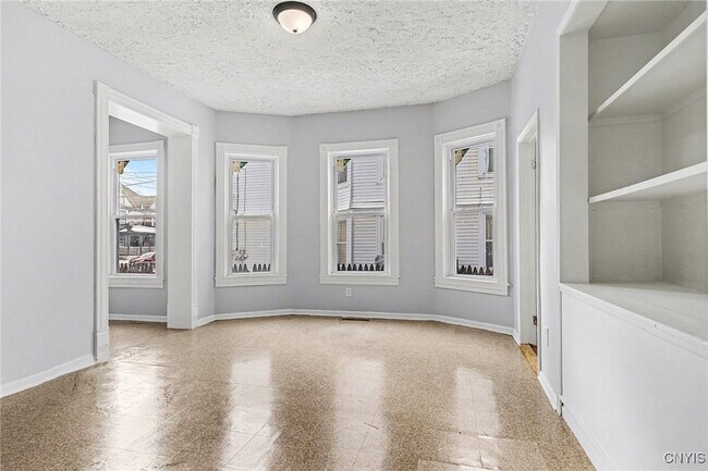 Building Photo - 302 Kellogg St