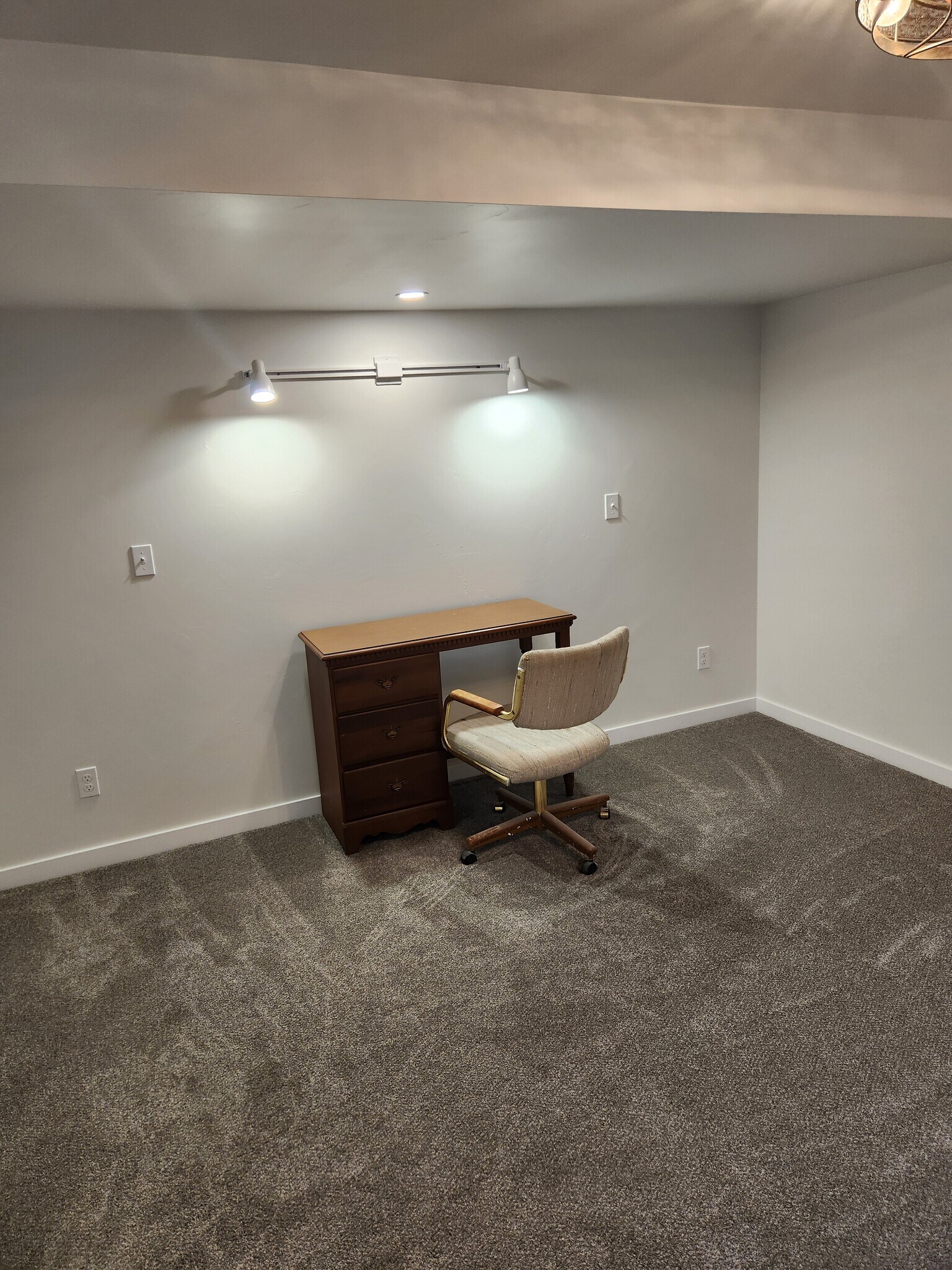 Building Photo - 3085 Summer Pl