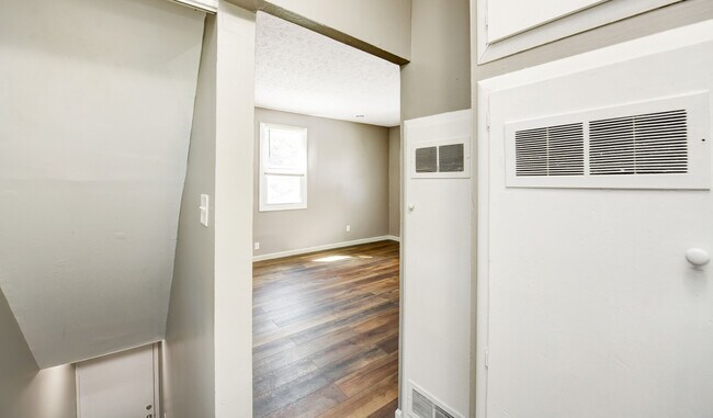 Building Photo - 366 Wrexham Ave