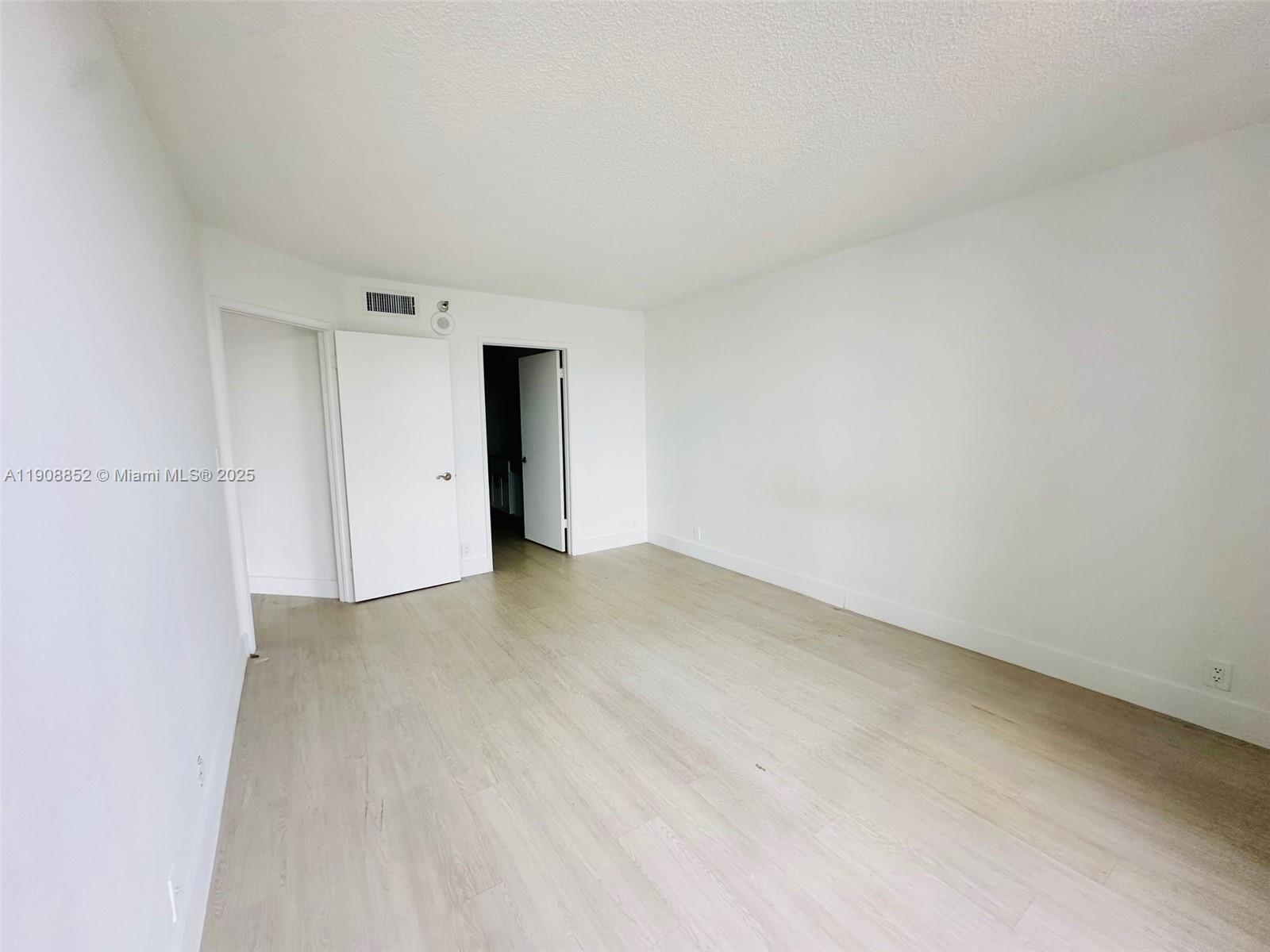 Building Photo - 19101 NE 36th Ct