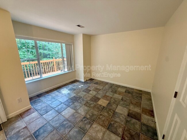 Building Photo - 327 St Thomas Dr