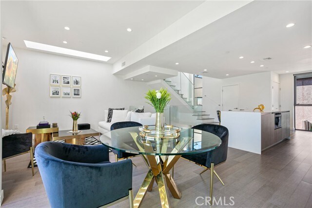 Building Photo - 823 N Fuller Ave