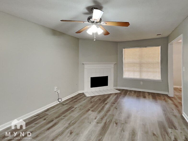 Building Photo - 3806 Sungrove Cir E