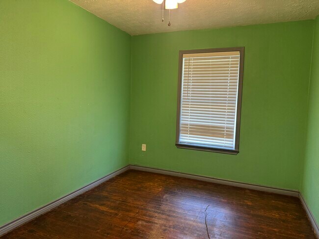 Building Photo - 5846 Westover St