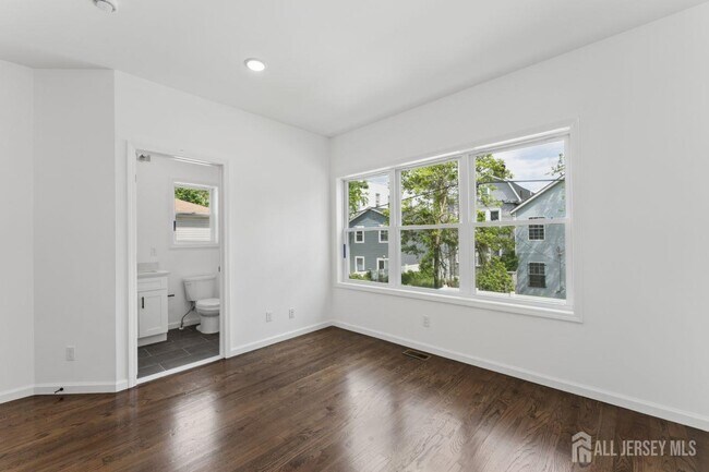 Building Photo - 914 Bergen St