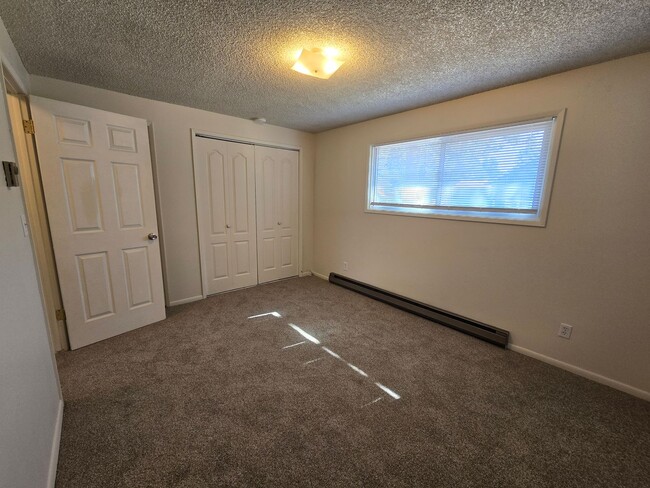 Building Photo - 10005