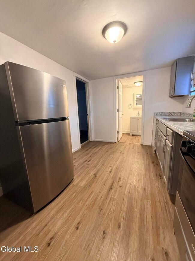 Building Photo - 1126 Broadway