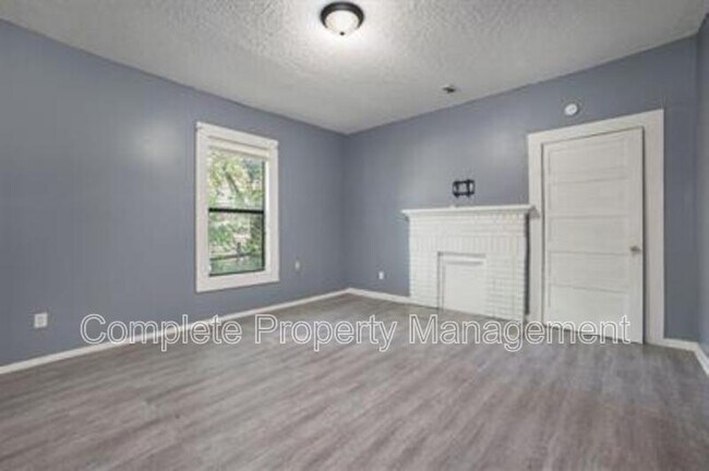 Building Photo - 604 5th Way