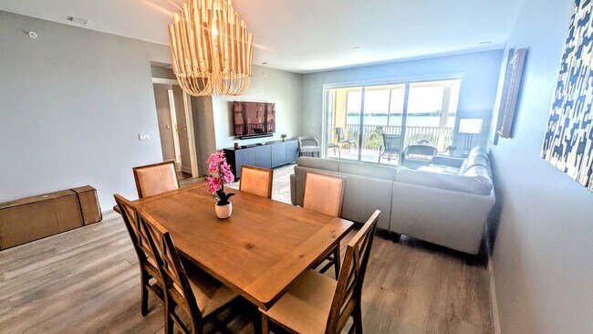 Building Photo - Annual Turnkey 3/3 penthouse on waterfront in Osprey