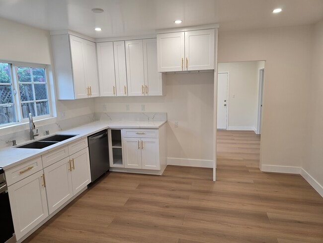 Building Photo - 6703 Cedros Ave