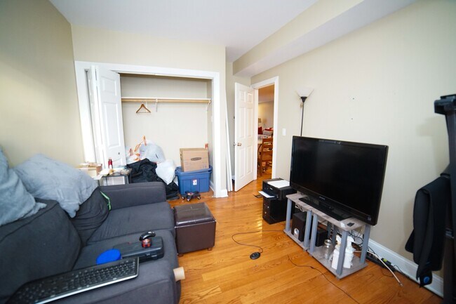 Building Photo - 6100 N Talman Ave