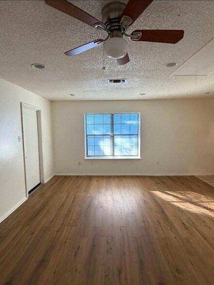 Building Photo - 12021 Shady Springs Rd