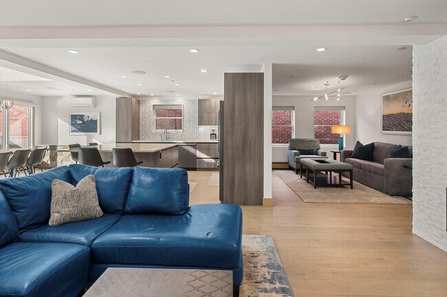 Building Photo - 447 E Cooper Ave