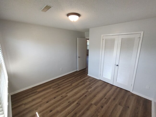 Building Photo - SUPERB Home in Sea Gate - close to Market ...
