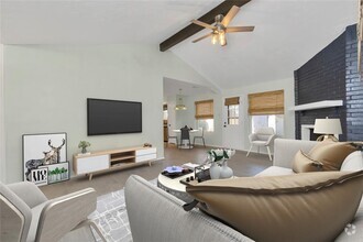 Building Photo - 16814 Cobble Ridge Dr