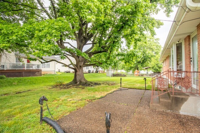 Building Photo - 9715 Grantview Dr