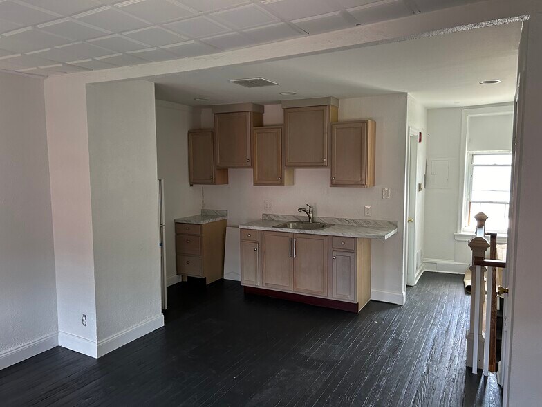 Building Photo - 2137 S 15th St