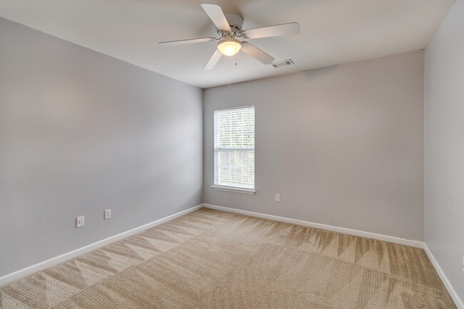 Building Photo - 47 Glenwood Ct