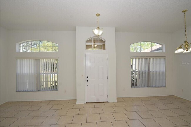 Building Photo - 12 Pierce Ln