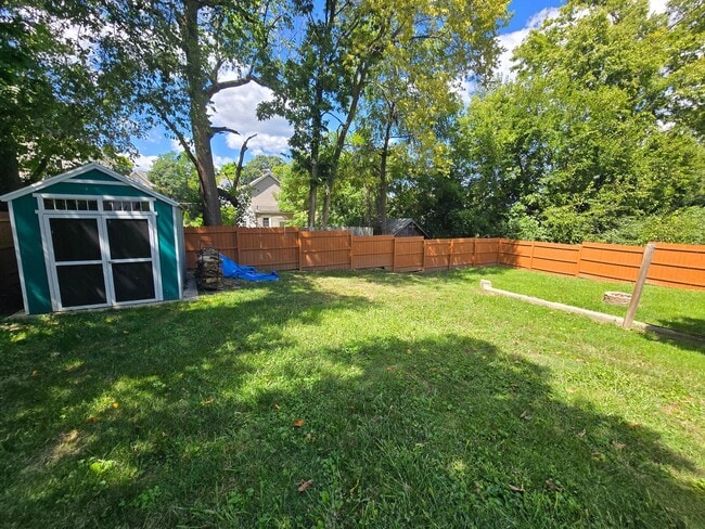 Building Photo - Super, Renovated 3 bed 1 bath! Available Now!