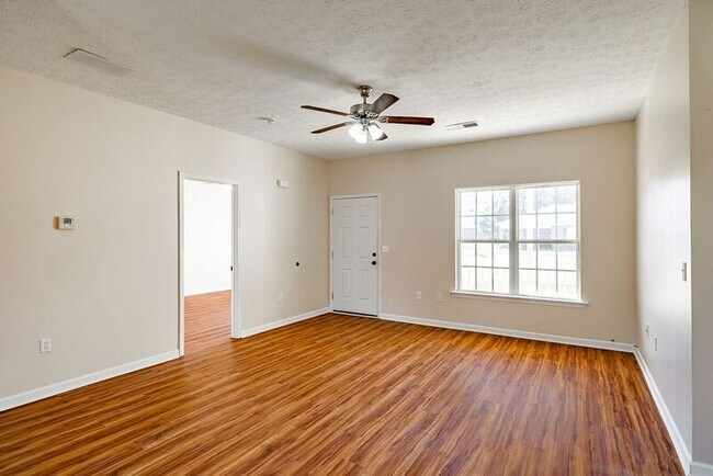 Building Photo - 507 Dove Way