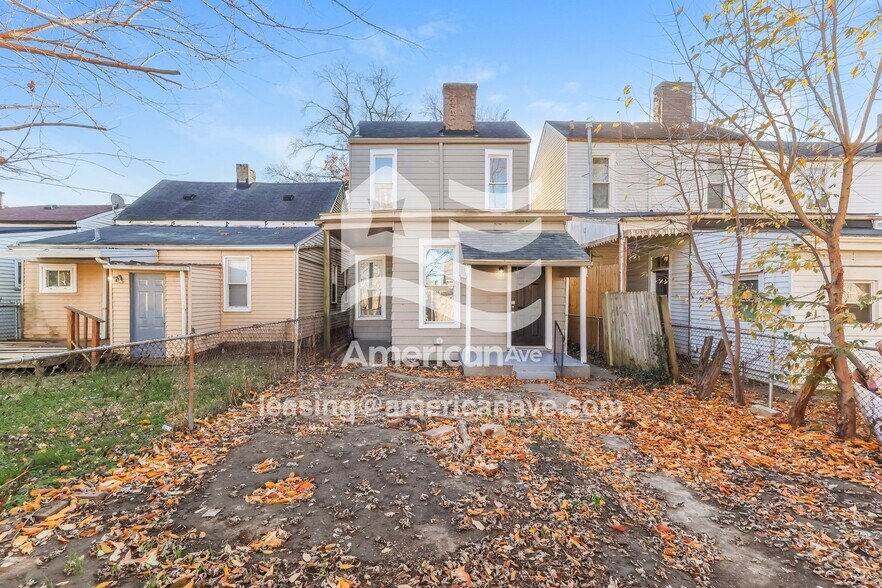 Building Photo - 2327 Duncan St