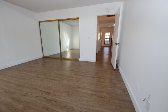 Building Photo - CENTRAL LOCATION - TROPICANA/MARYLAND AREA - 2 BED/2 BATH