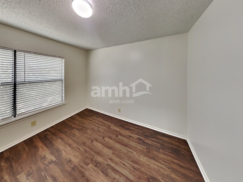 Building Photo - 8931 Kenton Briar