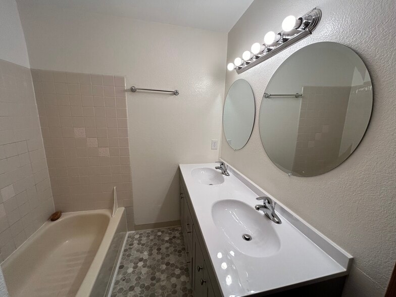 Bathroom-Upper Level - 839 Merlin Loop