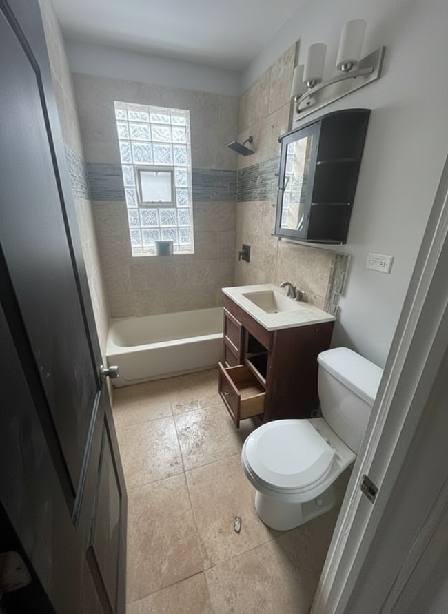 2nd Full bath - 736 N Homan Ave