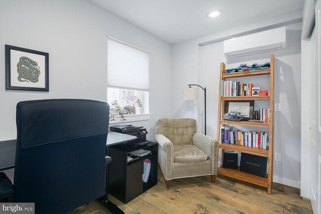 Building Photo - 1940 N Orianna St