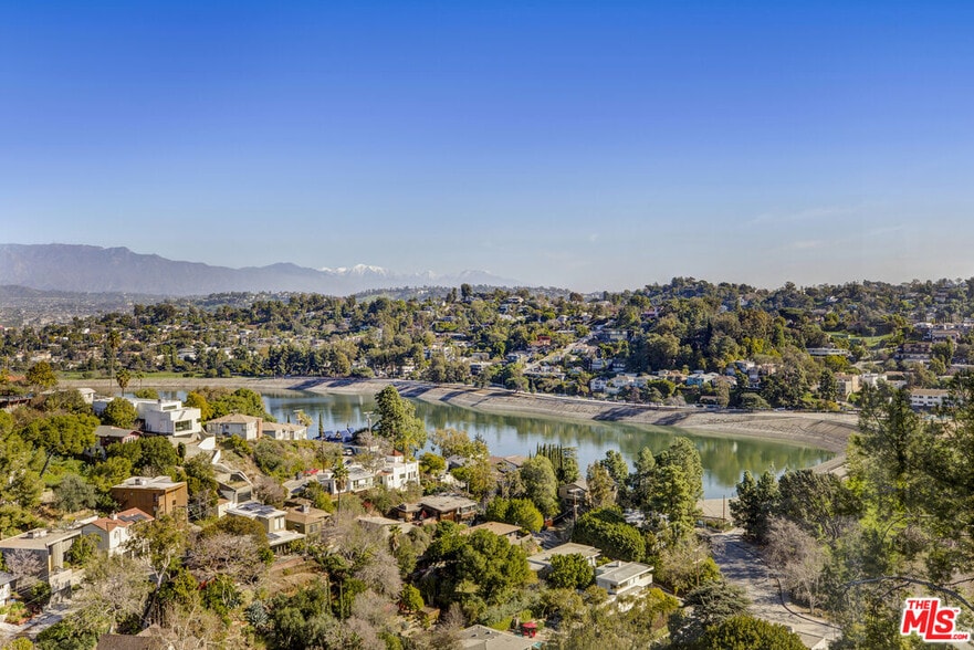 Building Photo - 1850 San Jacinto St