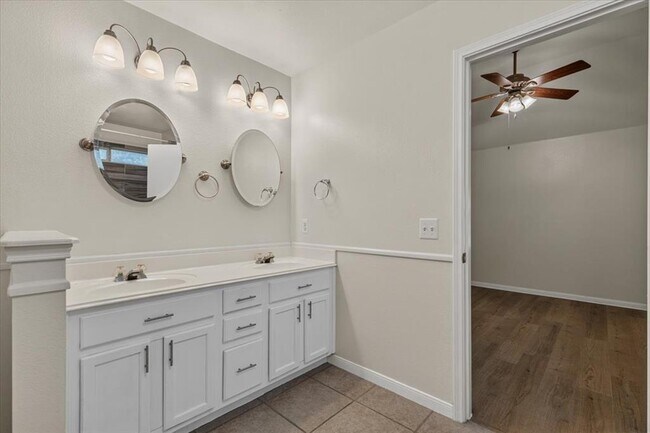 Building Photo - 206 Evergreen Cir