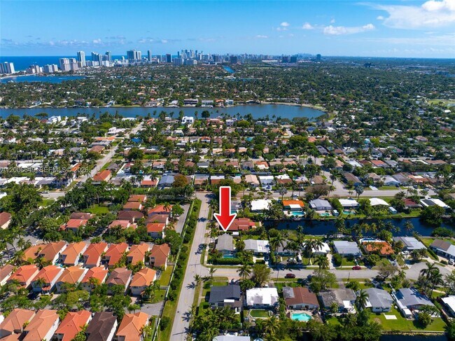 Building Photo - 930 N 11th Ct