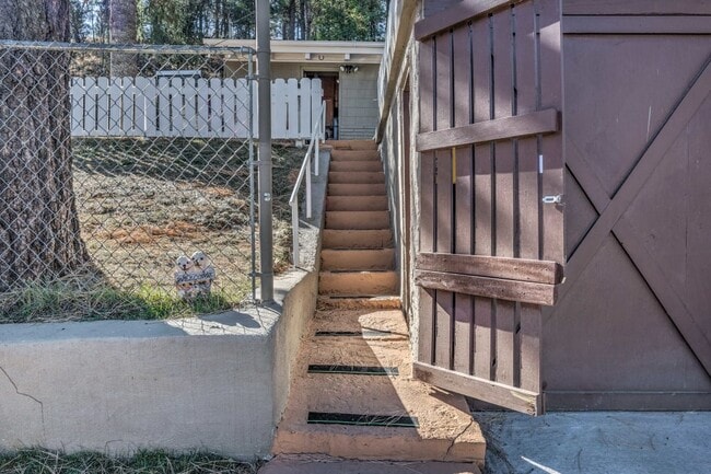 Building Photo - 110 Pippin St