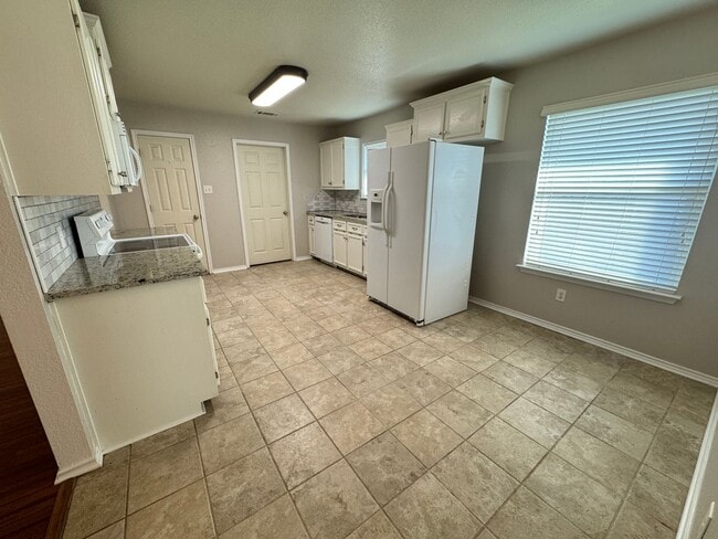 Building Photo - 408 Viola Dr