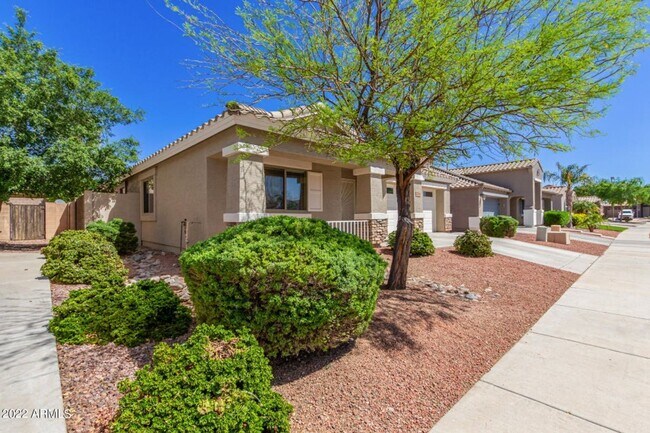 Building Photo - Gorgeous 4 Bedroom Home w/Energy Saving Solar