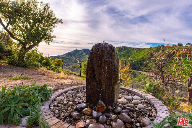 Building Photo - 501 Sadie Rd