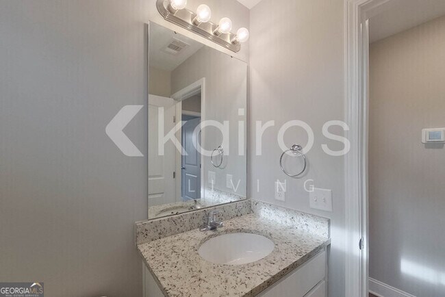 Building Photo - 300 Hemlock Ct