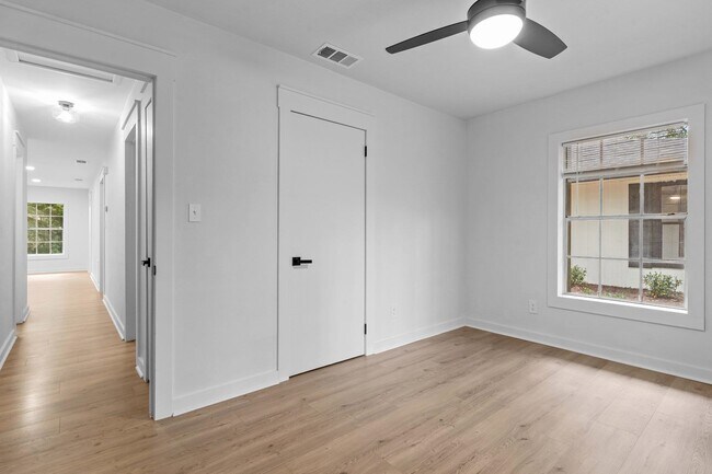 Building Photo - 3333 Meadow Hill Rd