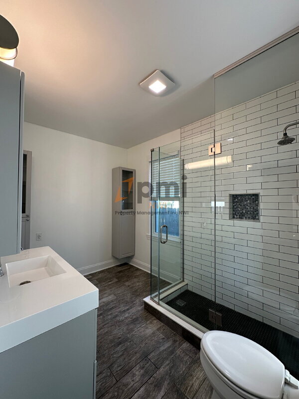 Building Photo - 511 W Goldsborough St